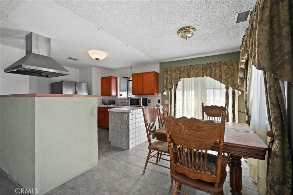 12760 Danbury Street Property Photo 8