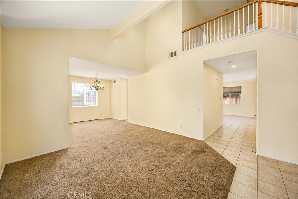 1570 Thunderbird Property Photo 5