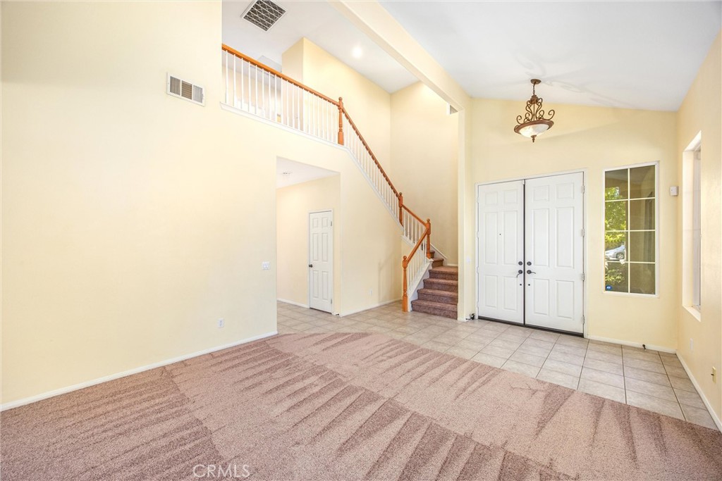 1570 Thunderbird Property Photo 5