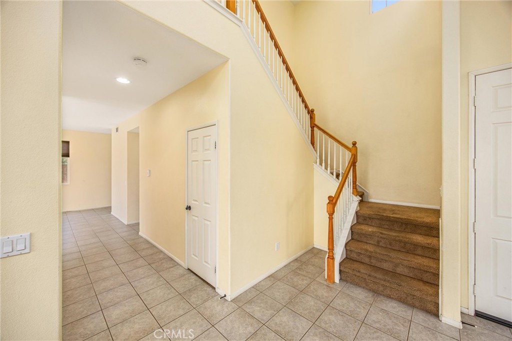 1570 Thunderbird Property Photo 7