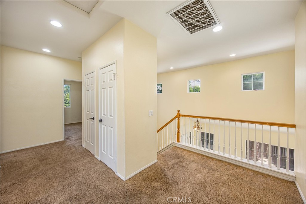 1570 Thunderbird Property Photo 25