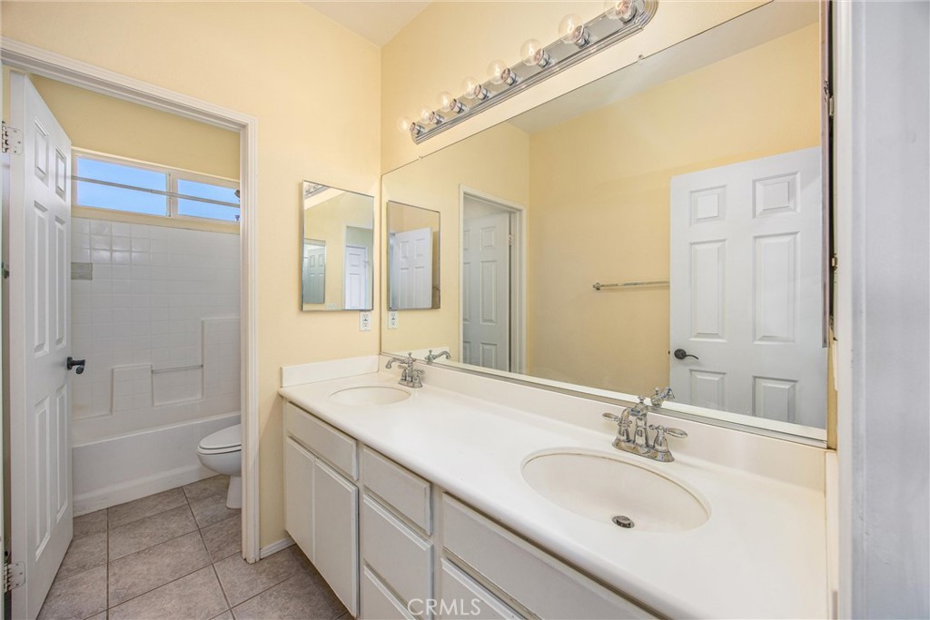 1570 Thunderbird Property Photo 26