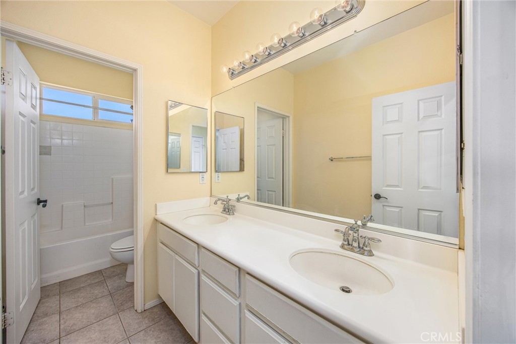1570 Thunderbird Property Photo 34
