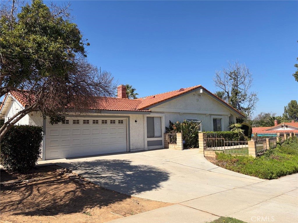 538 Iris Street Property Photo 1