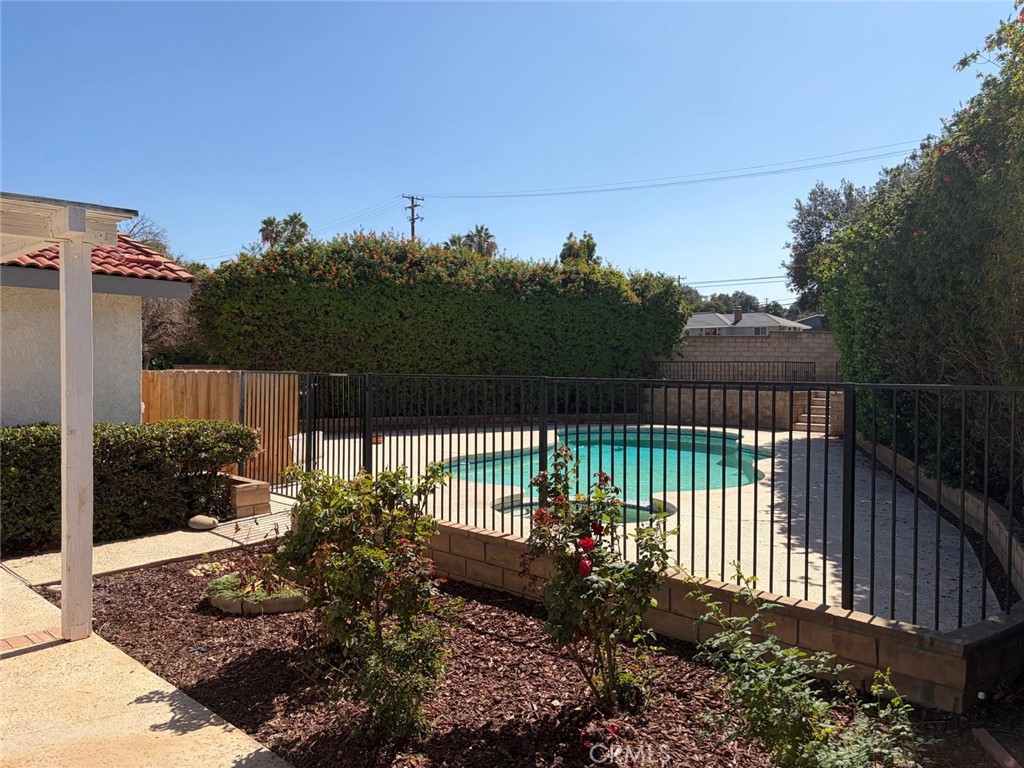 538 Iris Street Property Photo 4