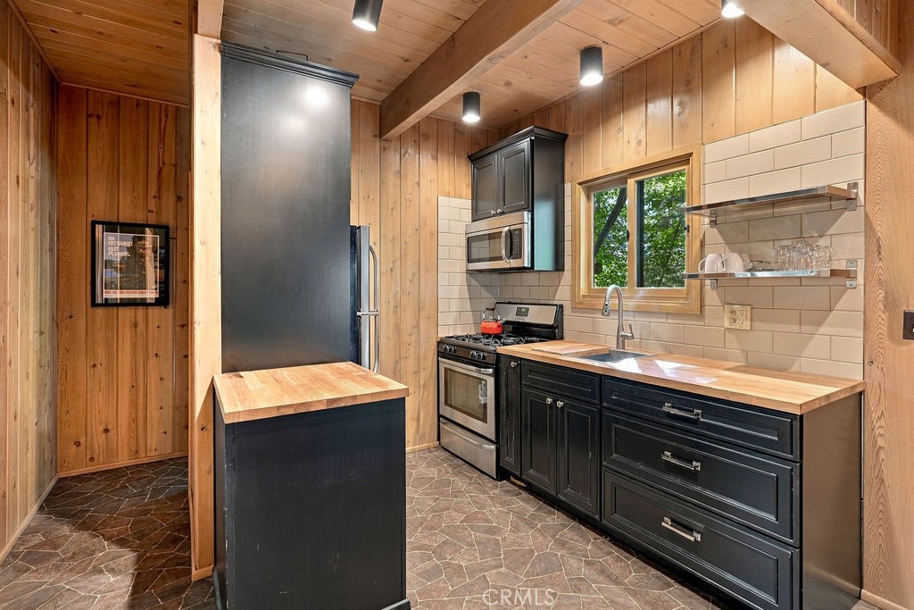 813 Poe Court Property Photo 15