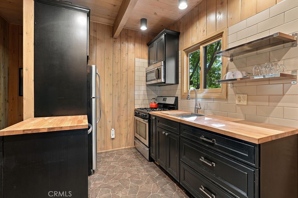 813 Poe Court Property Photo 16