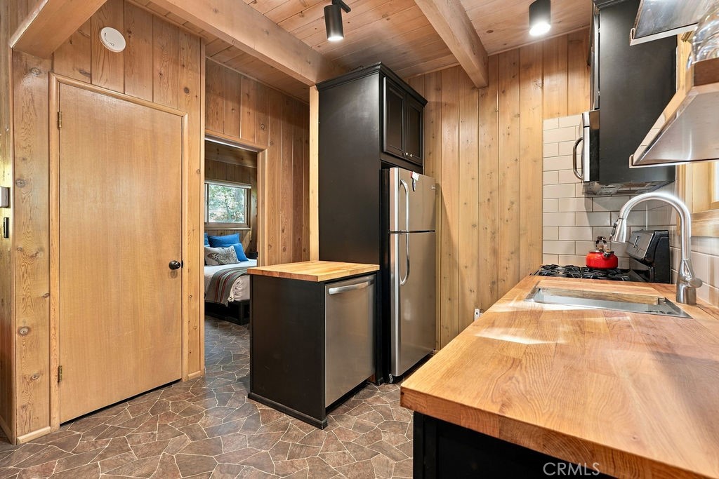 813 Poe Court Property Photo 17