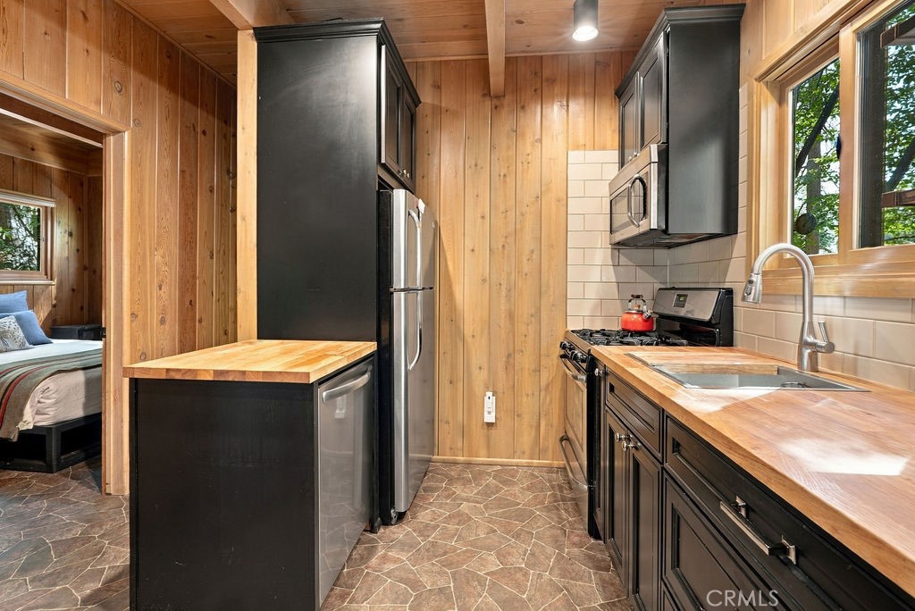 813 Poe Court Property Photo 18