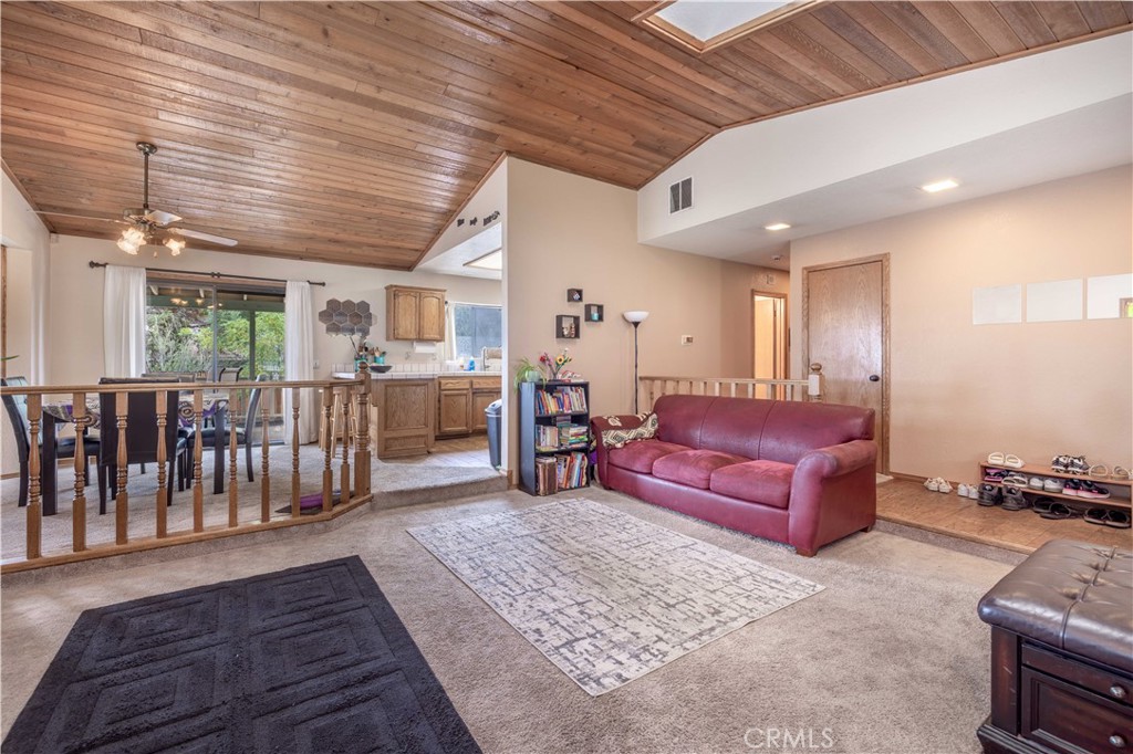 417 E Mountain View Property Photo 9