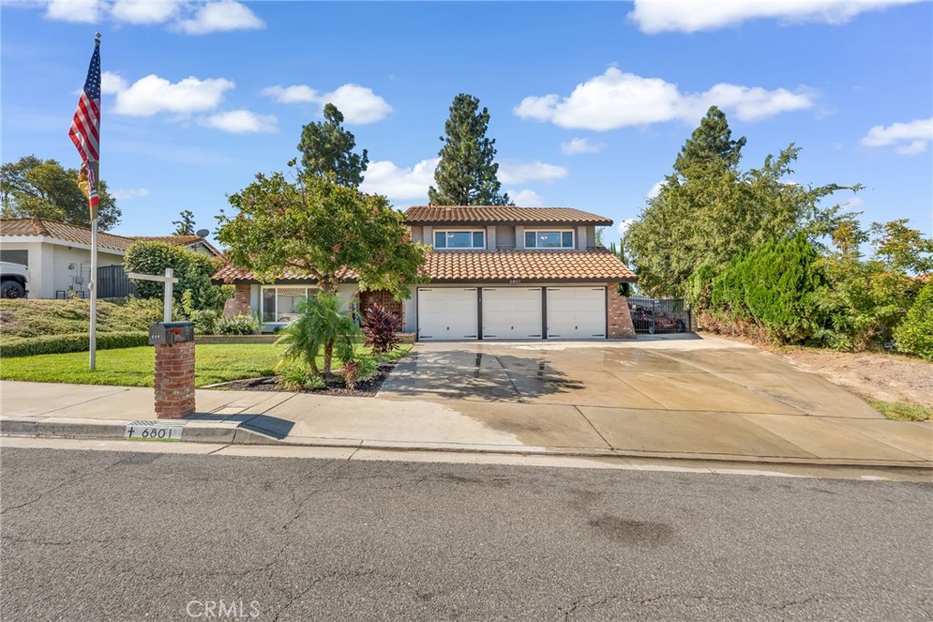 6801 Rycroft Drive Property Photo 3
