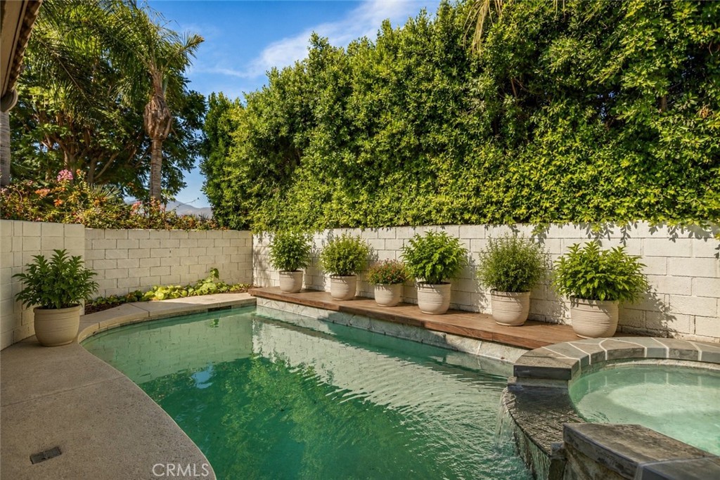 79690 Iris Court Property Photo 4