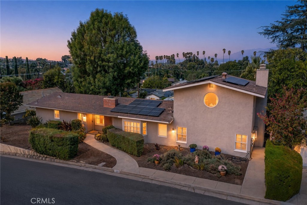 1020 La Cresta Property Photo 1