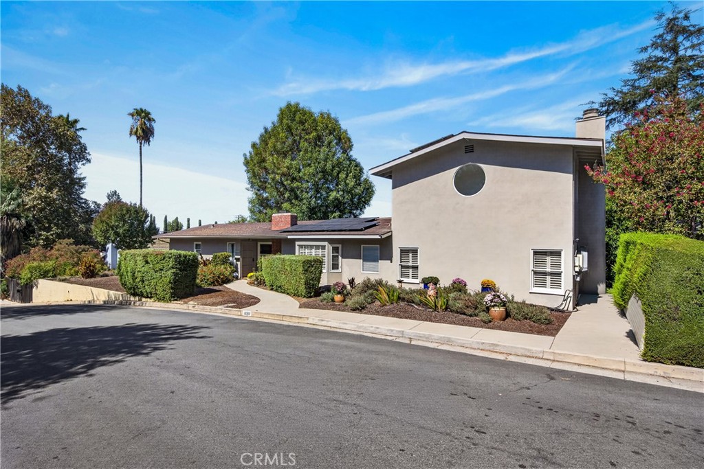 1020 La Cresta Property Photo 2