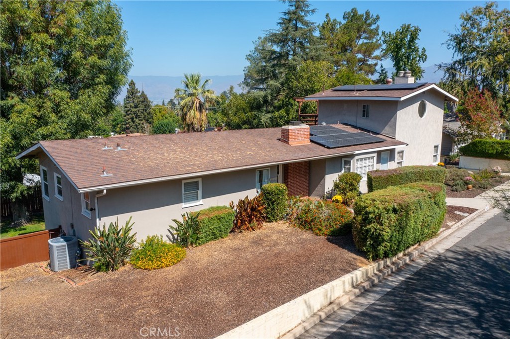 1020 La Cresta Property Photo 4