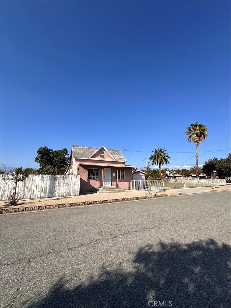 225 E Western Property Photo 3