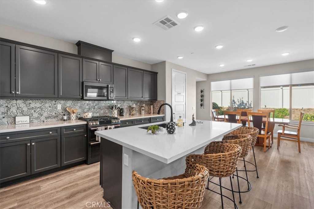 1556 Village Green Property Photo 10