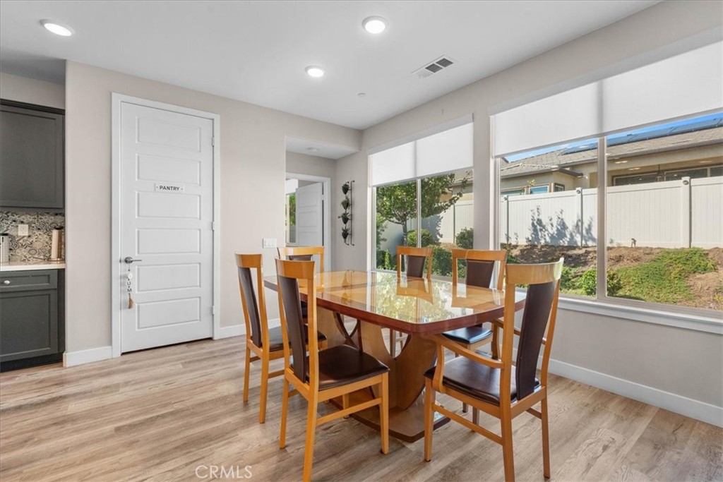 1556 Village Green Property Photo 14