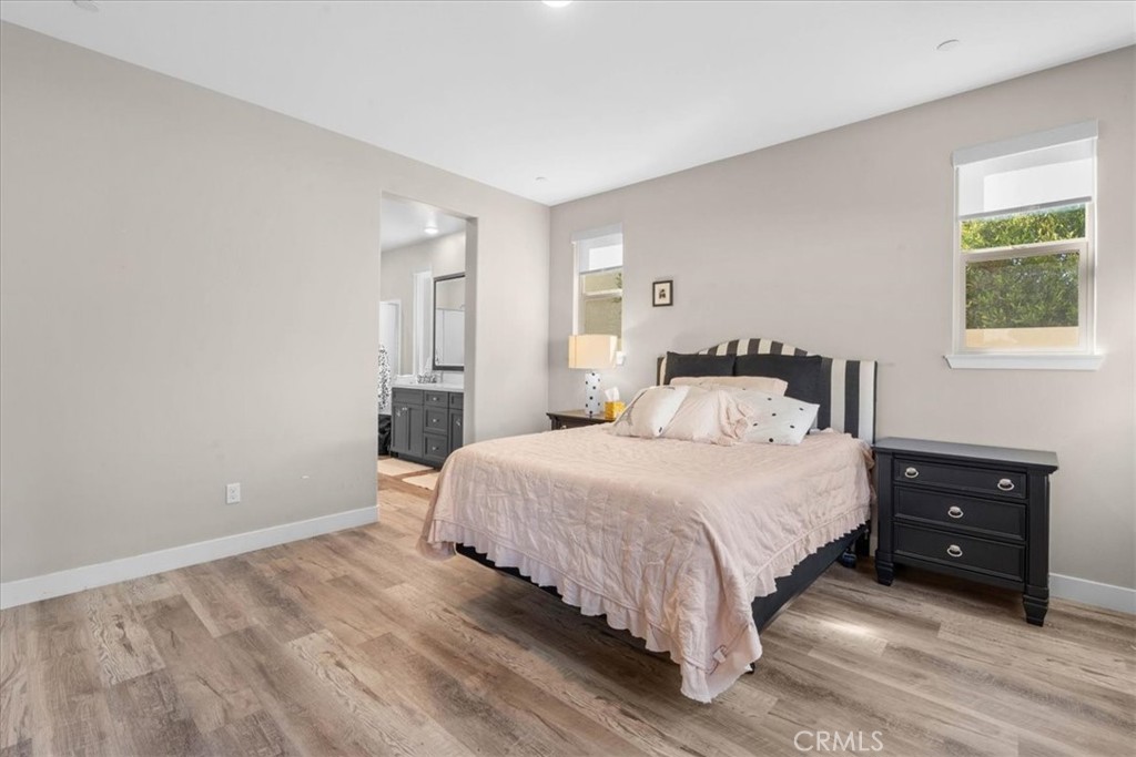 1556 Village Green Property Photo 15