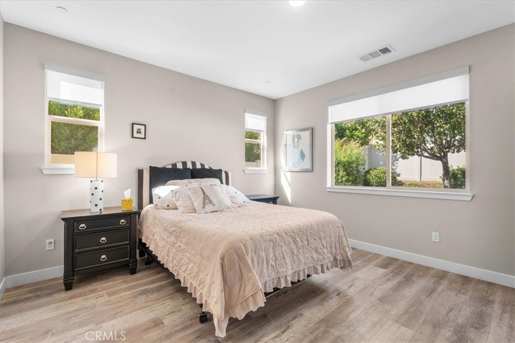 1556 Village Green Property Photo 17