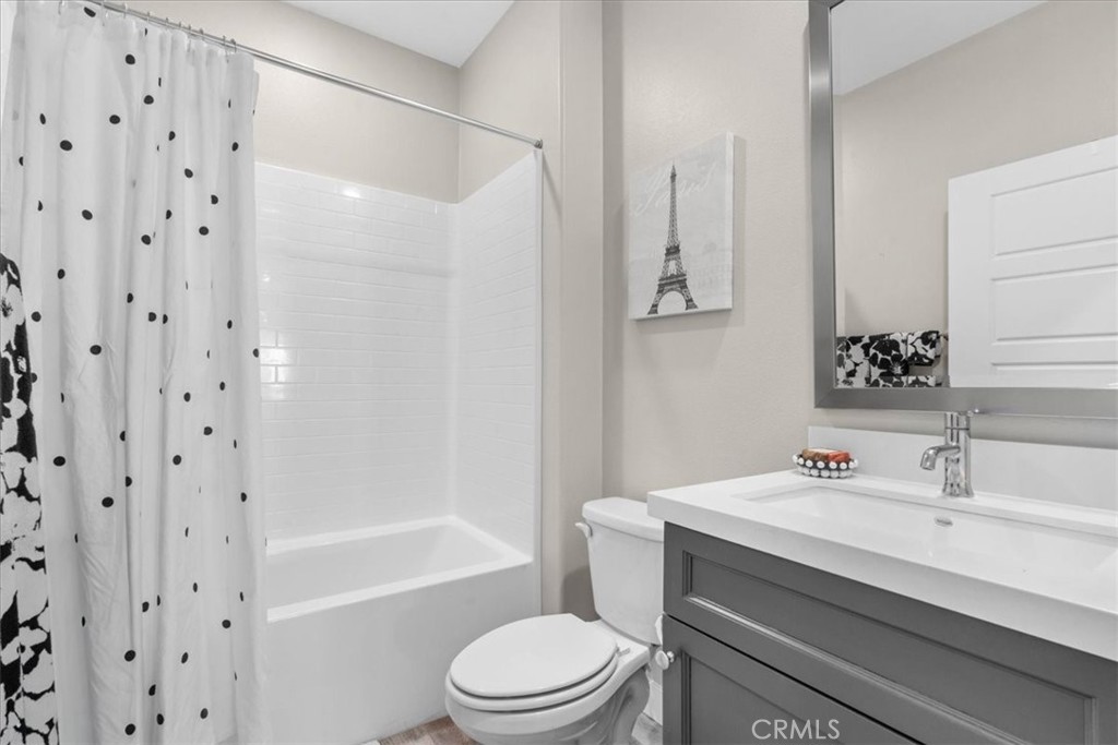 1556 Village Green Property Photo 21