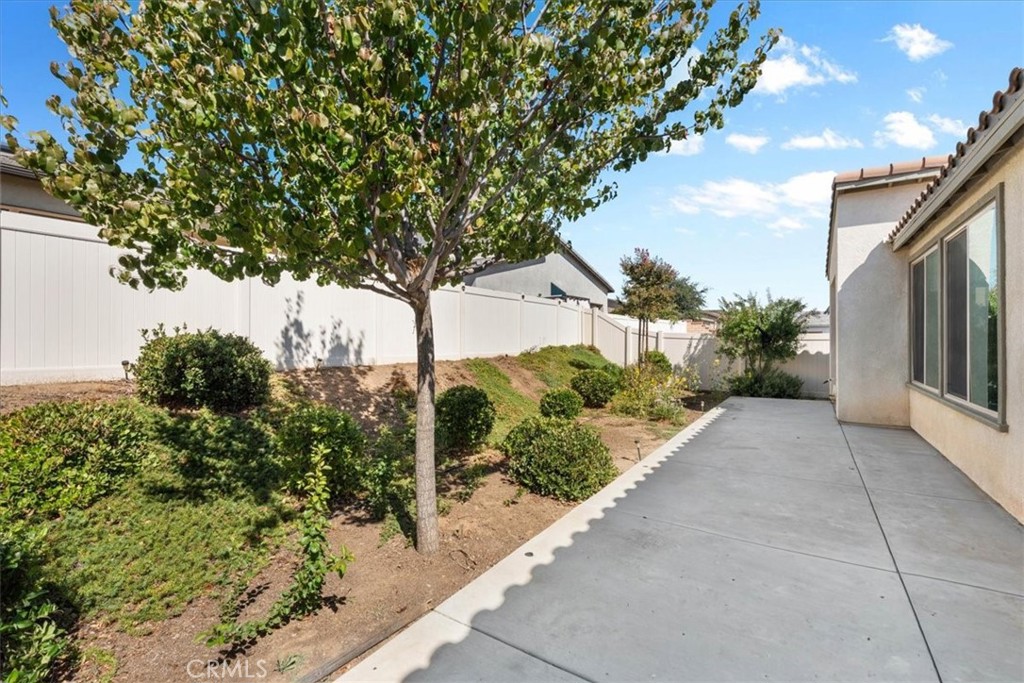 1556 Village Green Property Photo 26