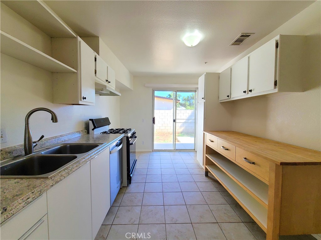 12694 Valley View Street Property Photo 4