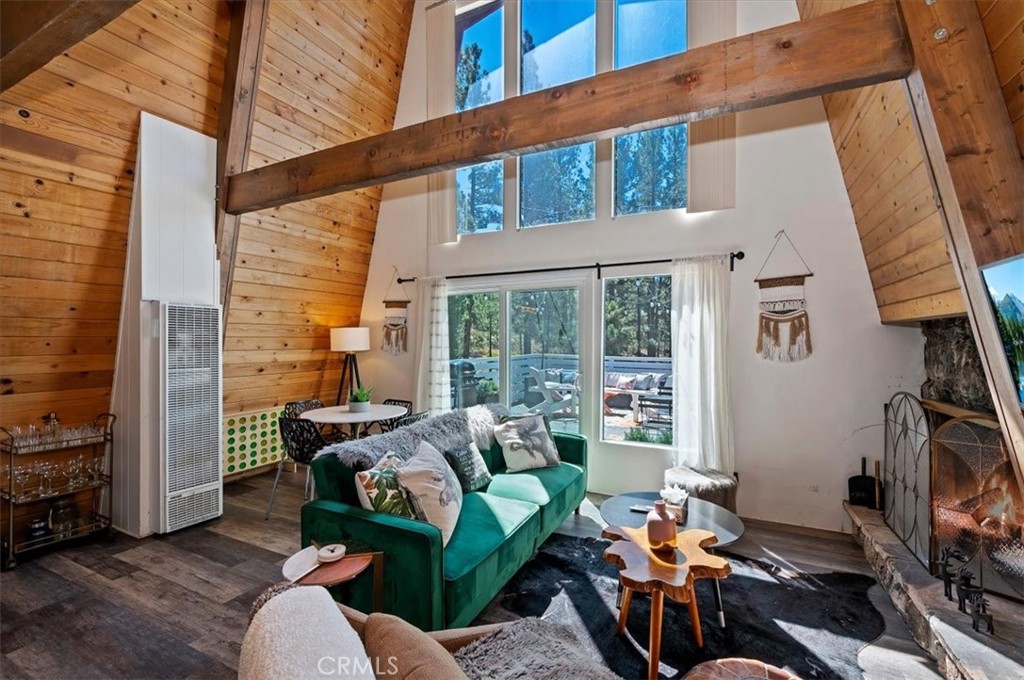 777 Iris Property Photo 9