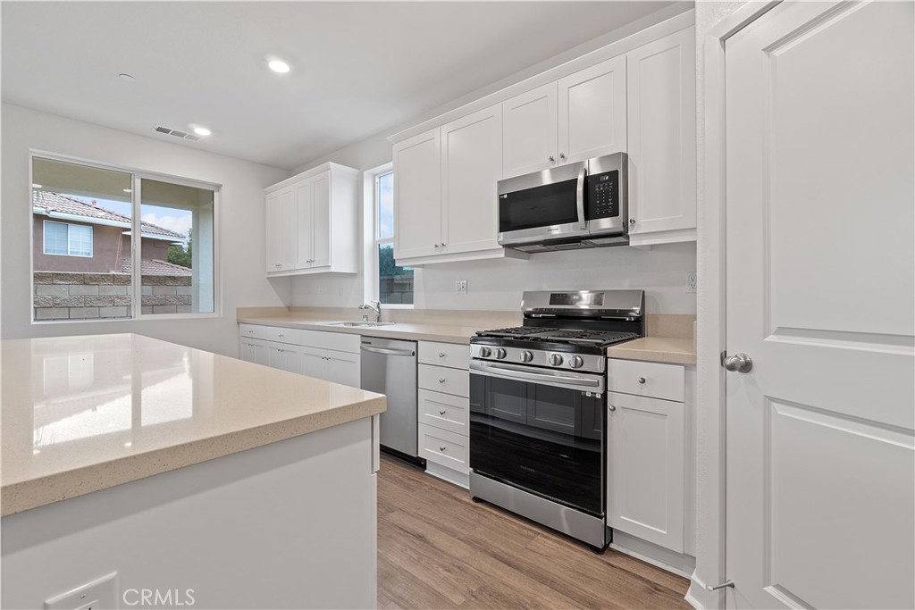 34233 William Way Property Photo 4