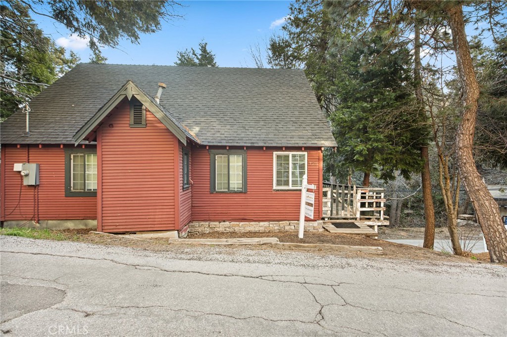 725 Golden Property Photo 3