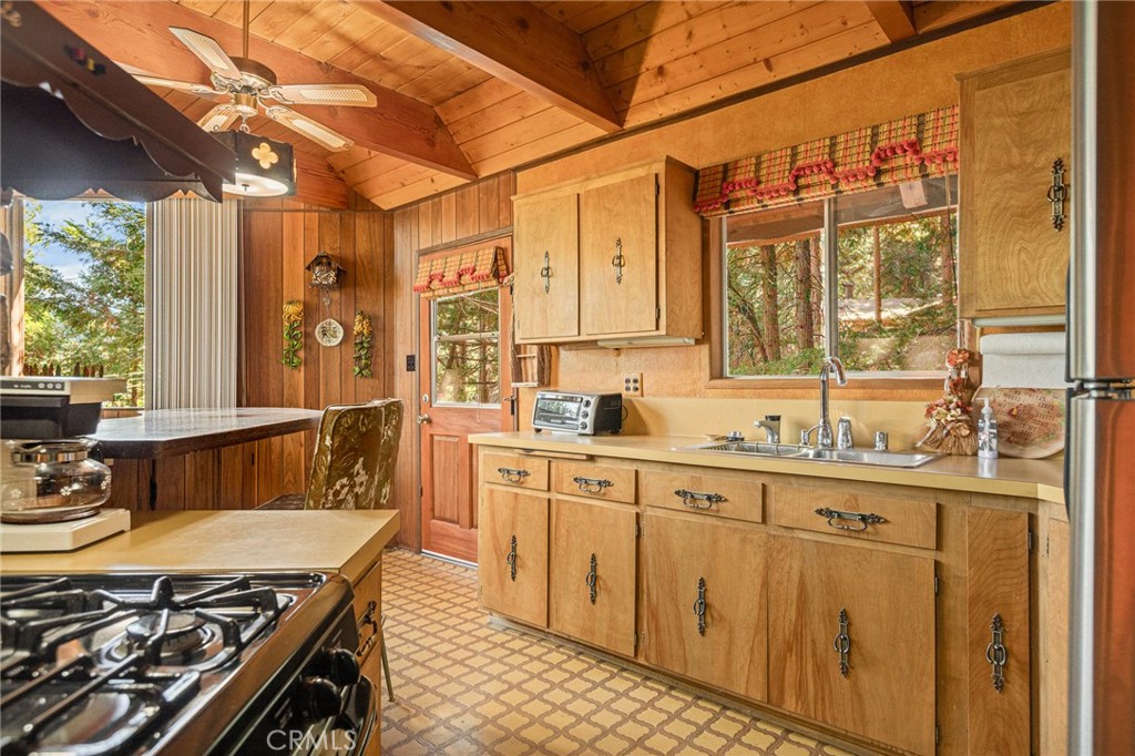 24379 Bernard Property Photo 12