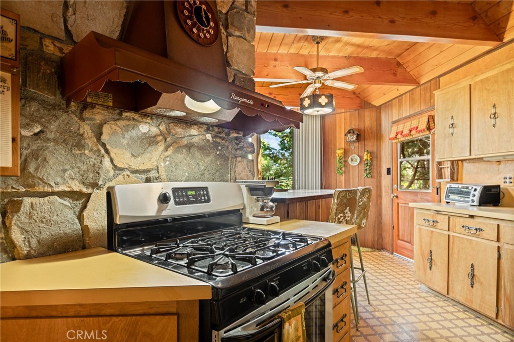 24379 Bernard Property Photo 14