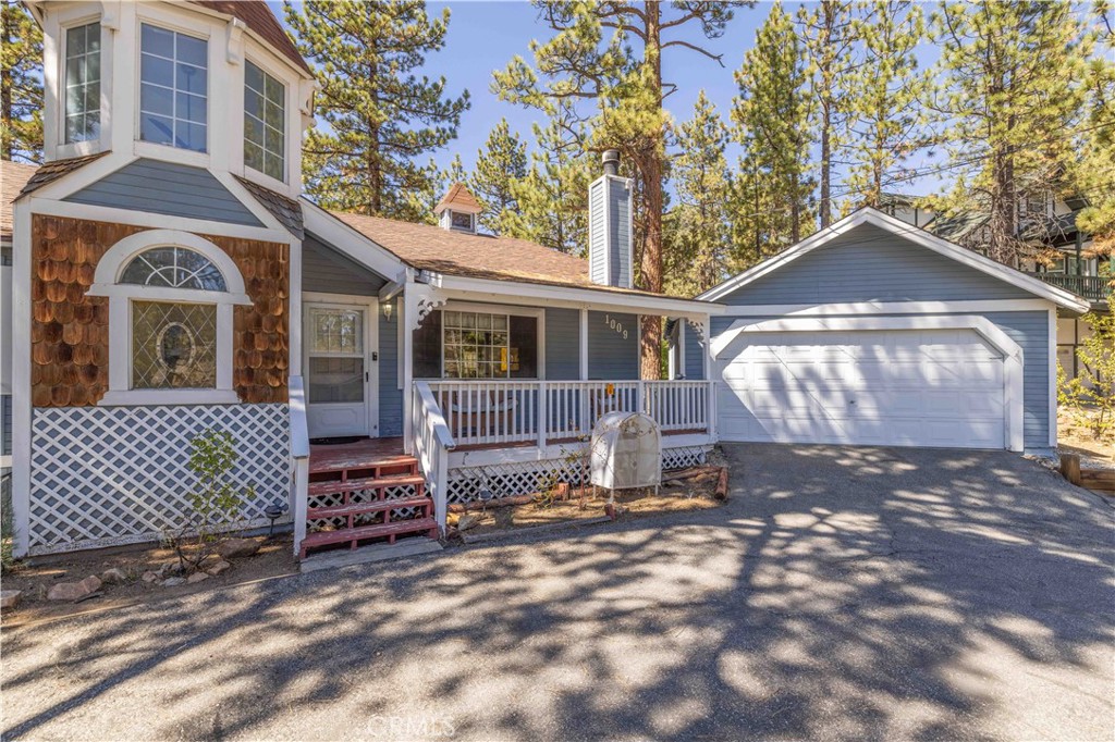 1009 White Mountain Property Photo 1