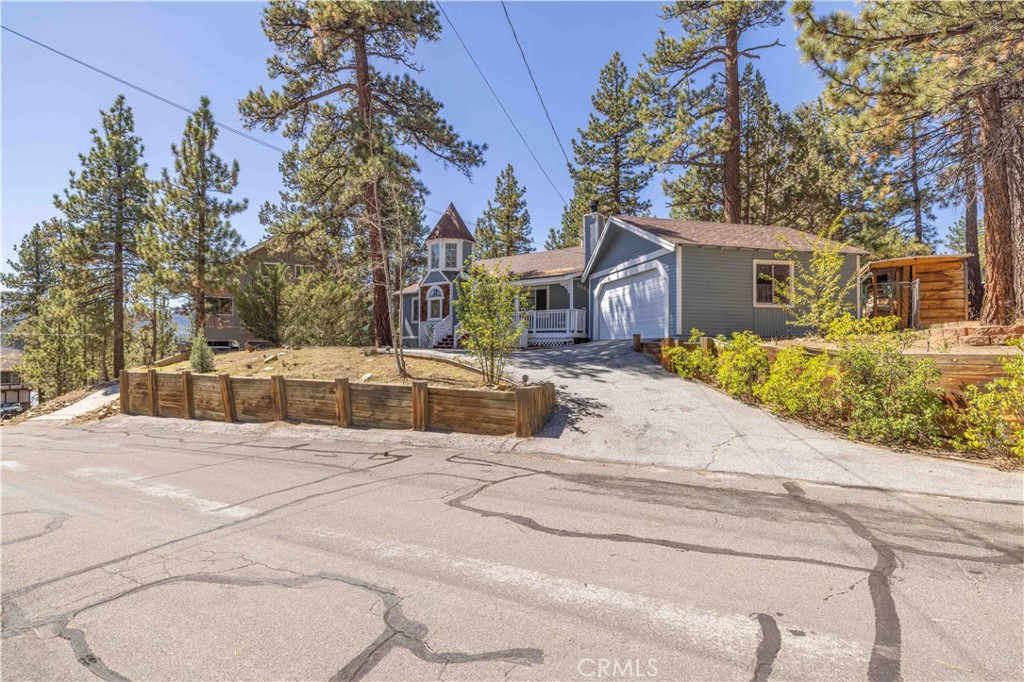 1009 White Mountain Property Photo 2