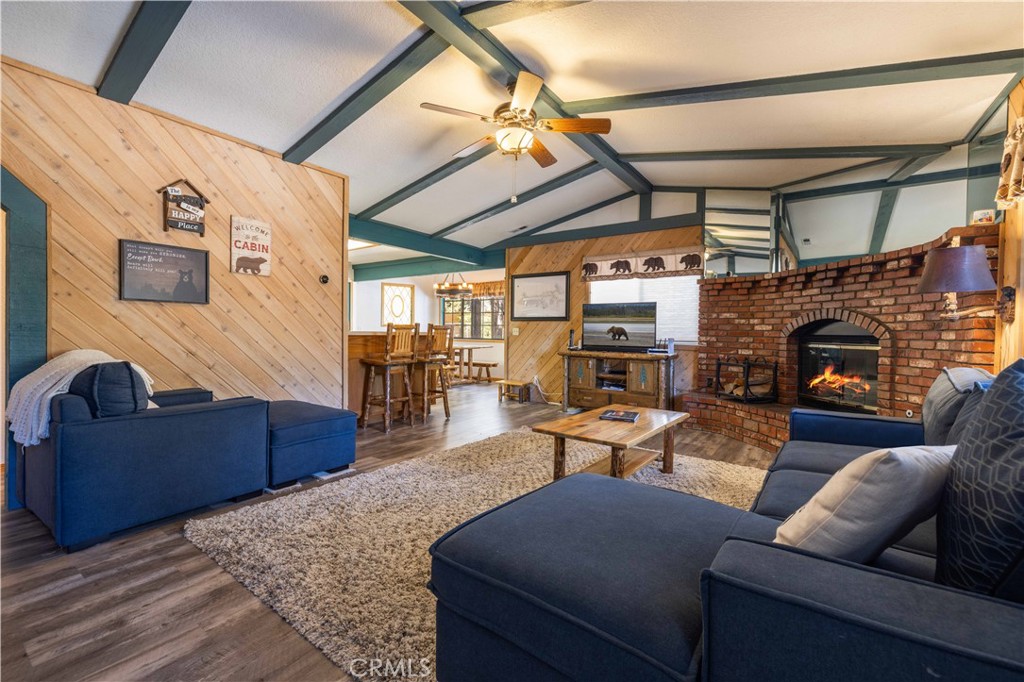 1009 White Mountain Property Photo 3