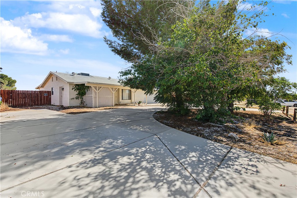 12787 Algonquin Road Property Photo 3
