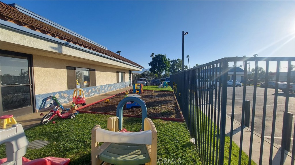 13130 Magnolia Avenue Property Photo 7