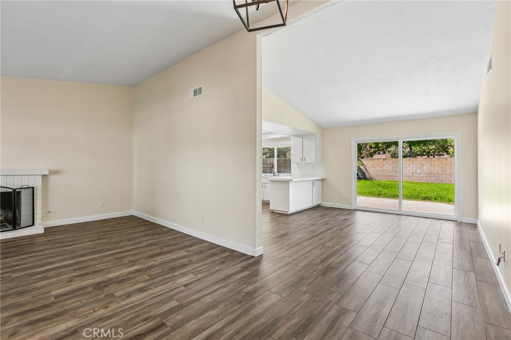 2858 S Colonial Avenue Property Photo 6