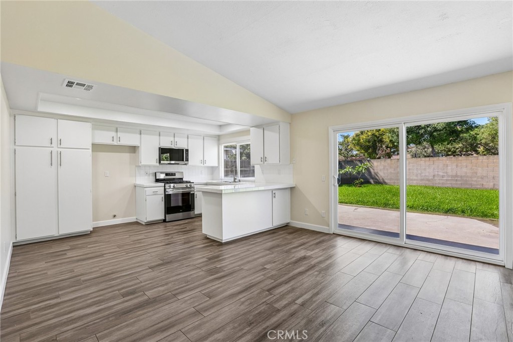 2858 S Colonial Avenue Property Photo 7
