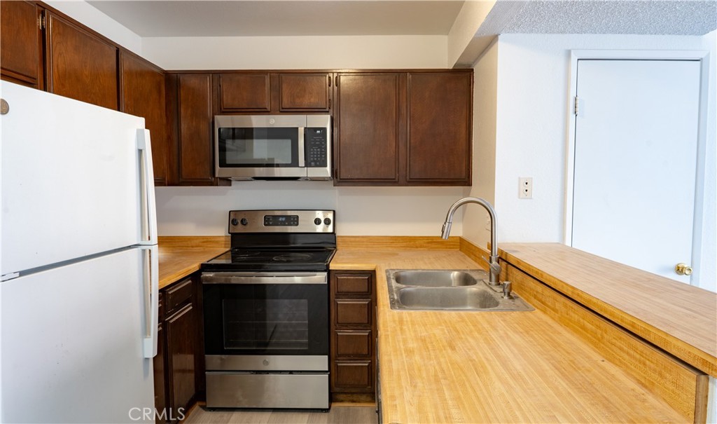 1500 W Edgehill 40 Property Photo 4
