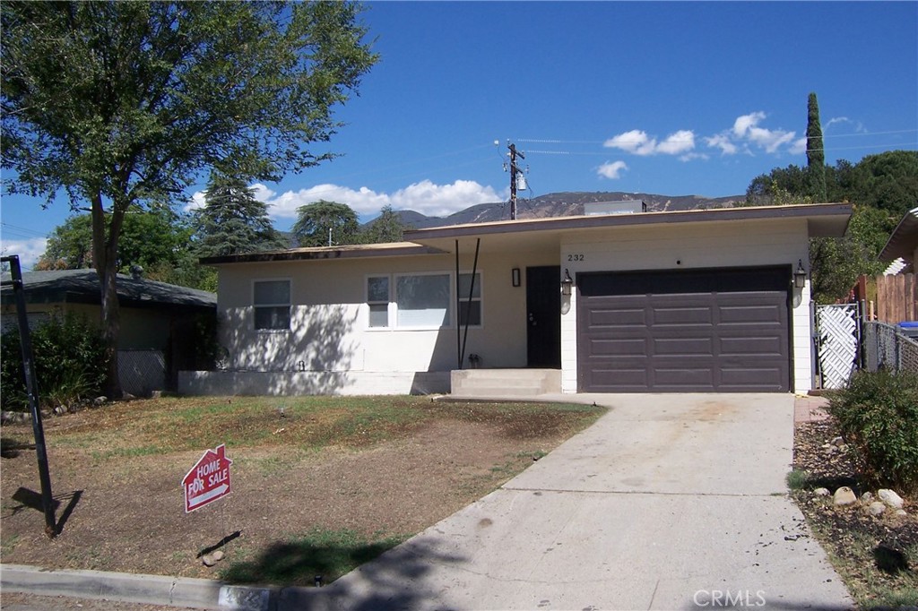 232 E 46th Property Photo 1