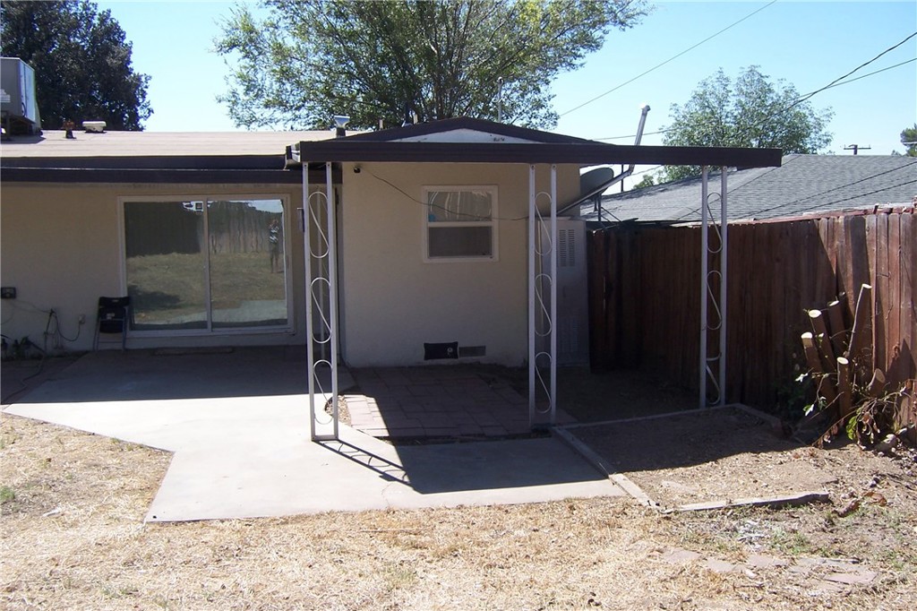232 E 46th Property Photo 8