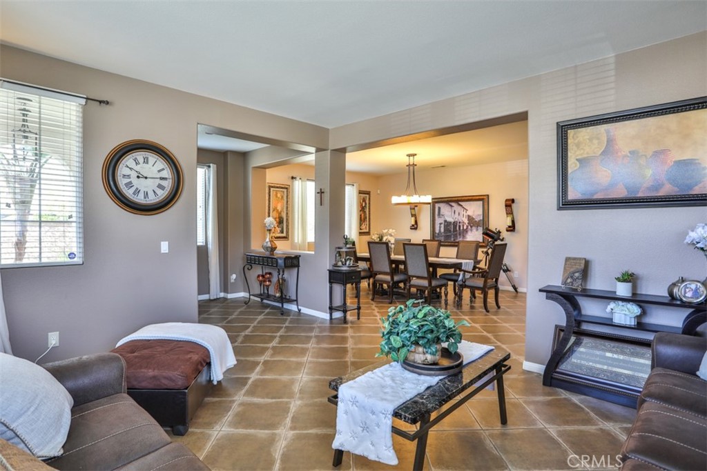25072 Peppertree Court Property Photo 6