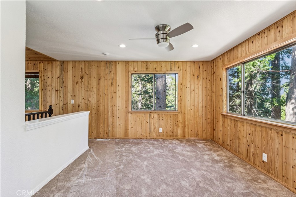 560 Rose Lane Property Photo 7