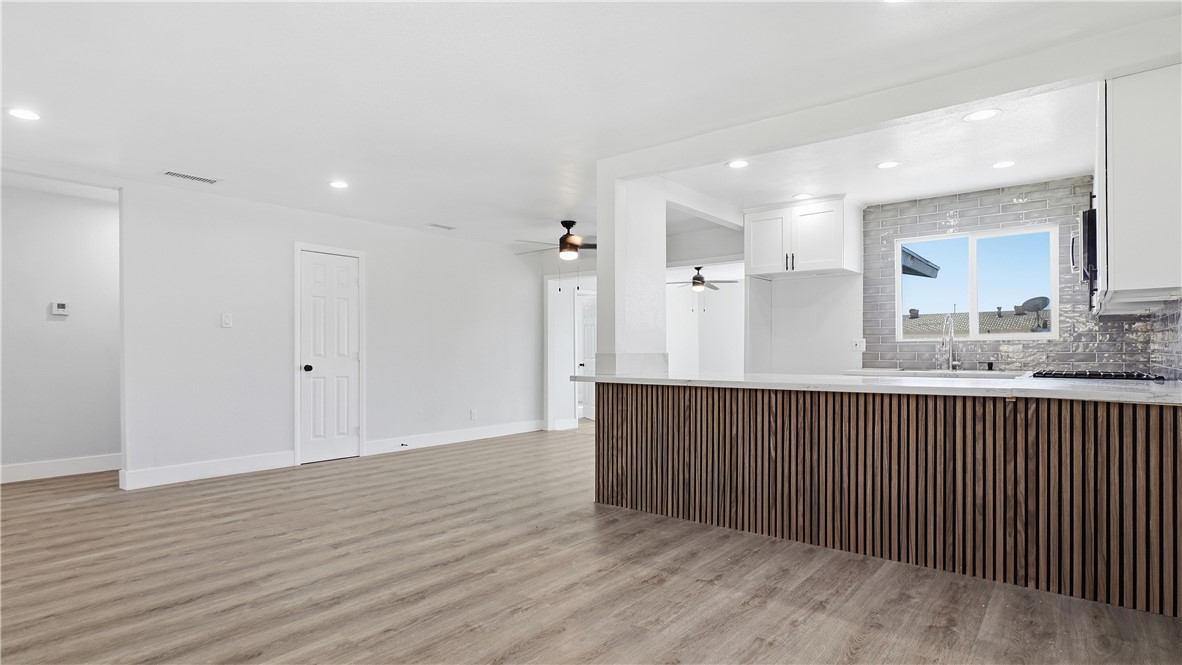 555 W Morgan Property Photo 4