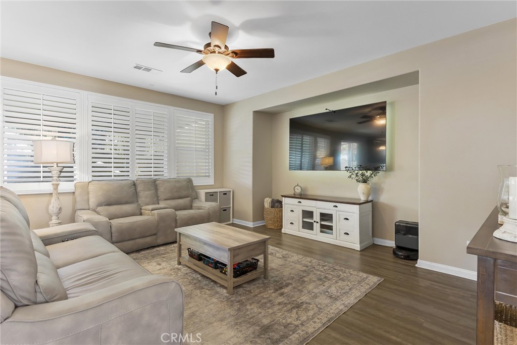 28475 Sunflower Property Photo 3