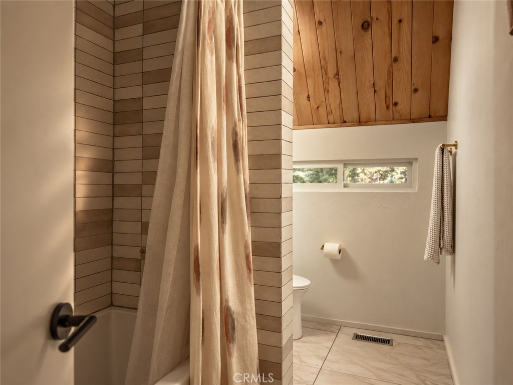385 Birchwood Property Photo 11