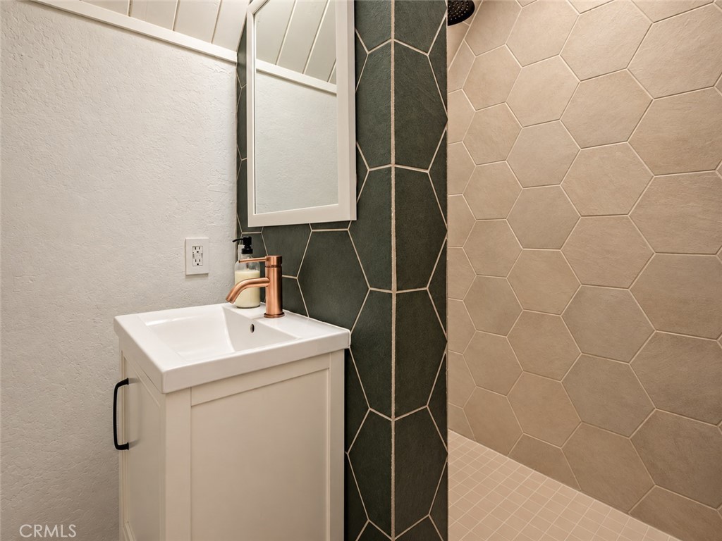 385 Birchwood Property Photo 20