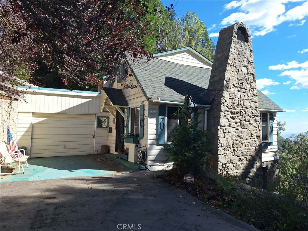21515 Sawpit Canyon Property Photo 3