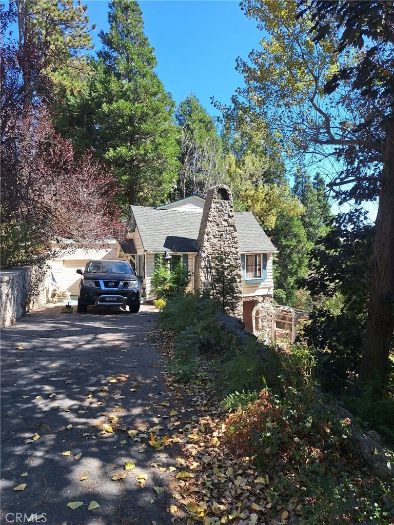 21515 Sawpit Canyon Property Photo 4